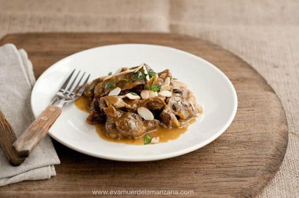 Mollejas de pollo al azafrán con almendras Mollejas de pollo al azafrán con almendras