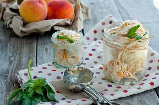 Receta: Helado de Melocotón y Albahaca