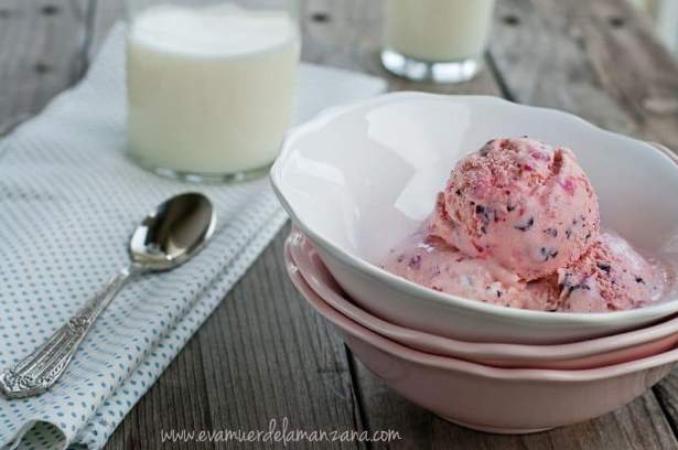 Receta de helado de fresa y straciatella, leche cruda
