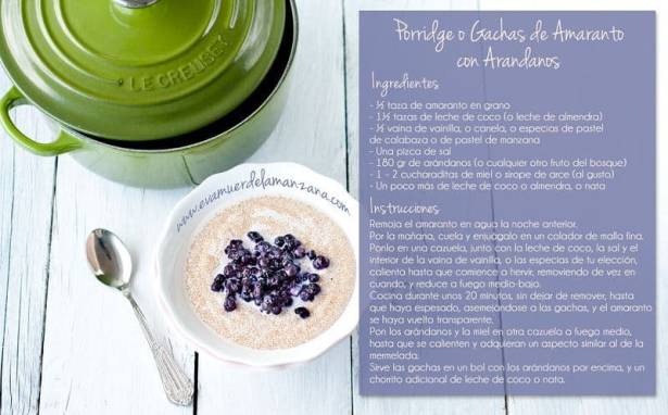 Porridge o gachas de amaranto con leche de coco y arándanos