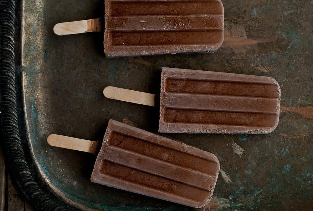 Polos cremosos de chocolate