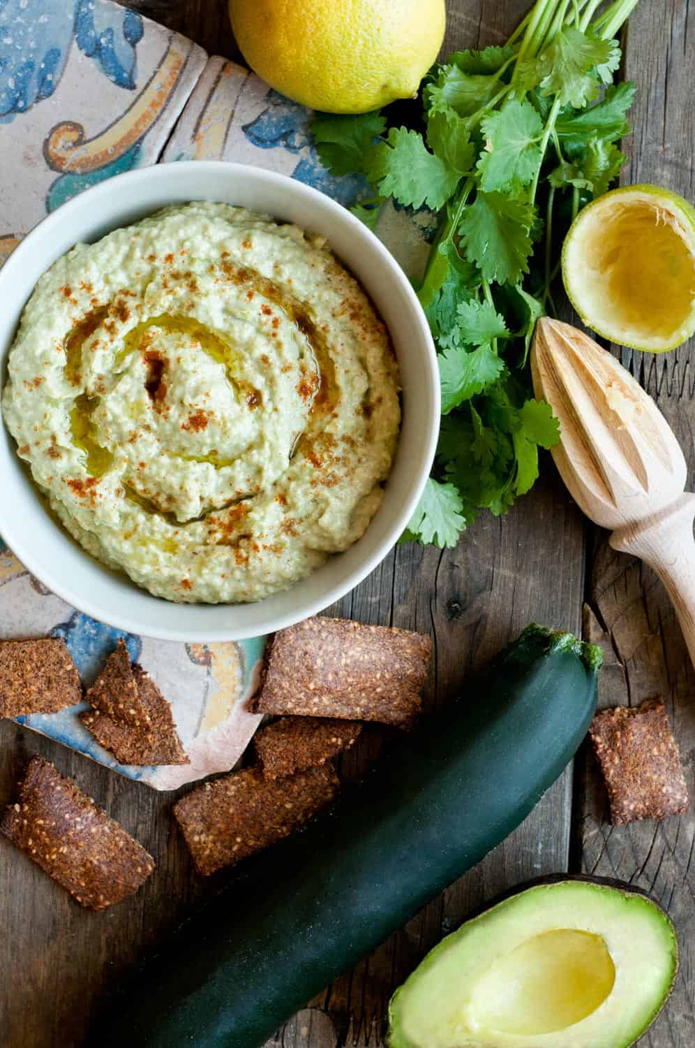 Hummus de calabacín y aguacate