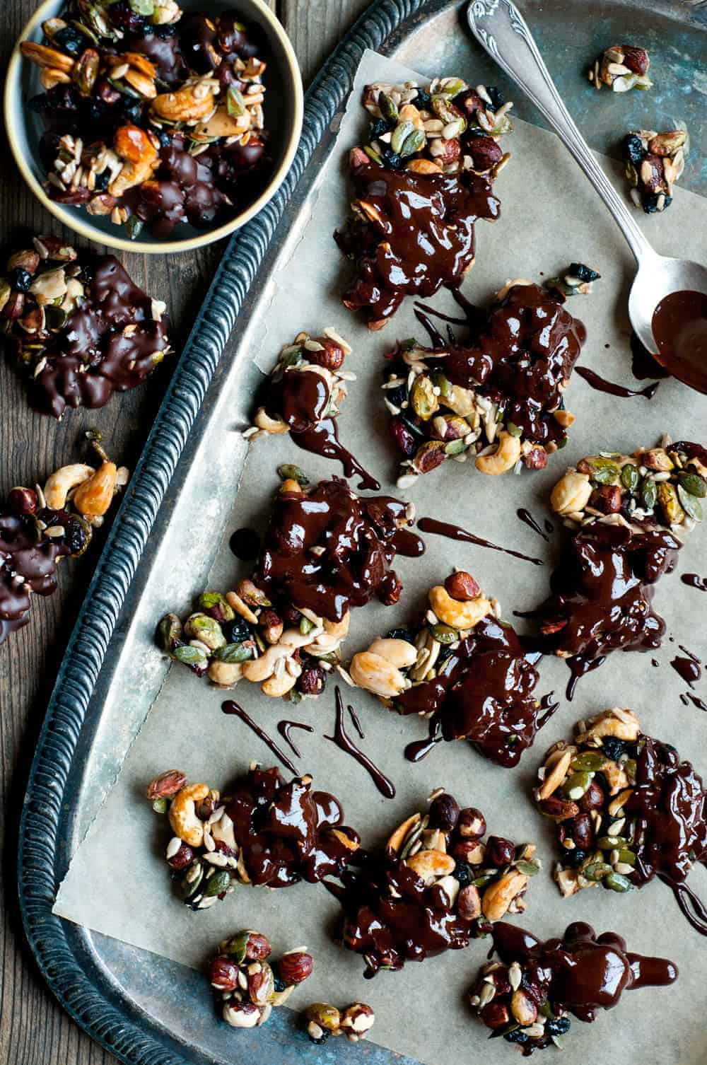 Crujientes de frutos secos y chocolate